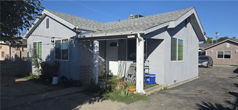 Photo of 14075 Daubert St, San Fernando, CA 91340 (MLS # SR26073228)