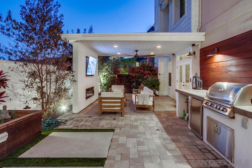 1570 Glencrest