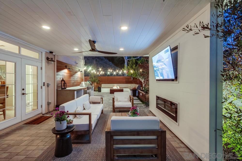 1570 Glencrest