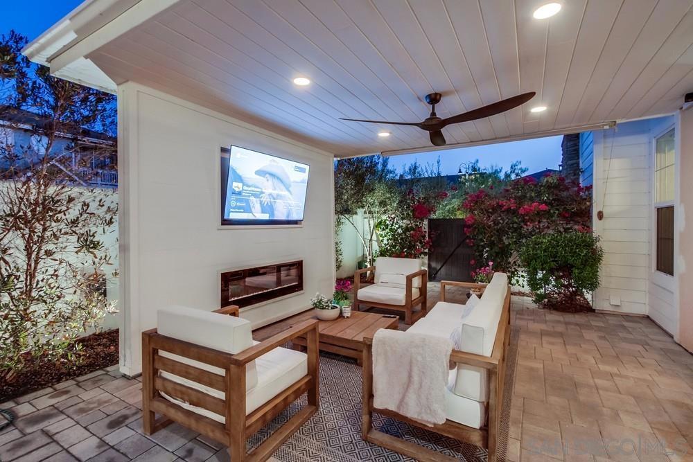 1570 Glencrest