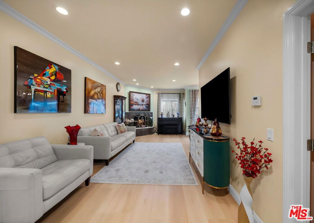 Photo of 17914 Magnolia Boulevard #130, Encino, CA 91316 (MLS # 26874977)