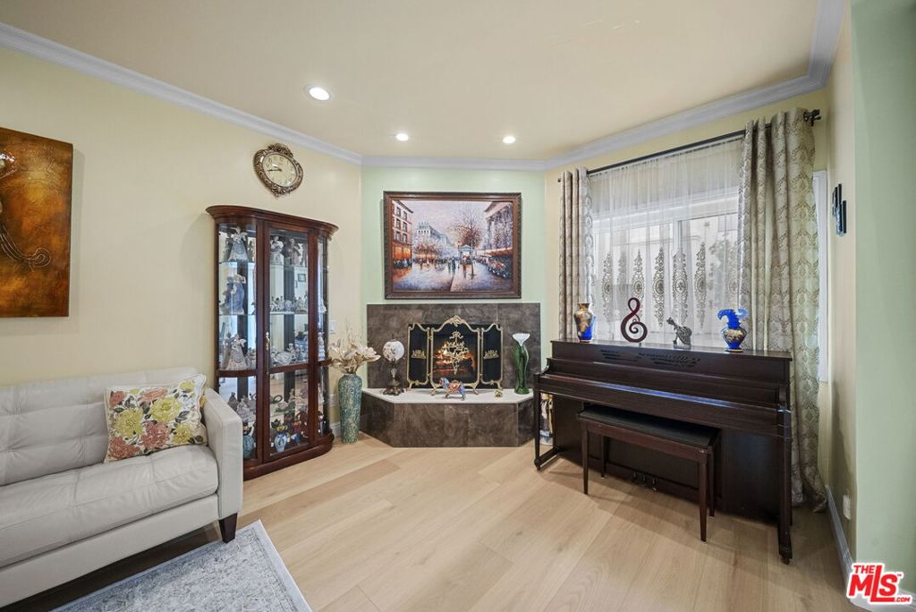 17914 Magnolia Boulevard 130