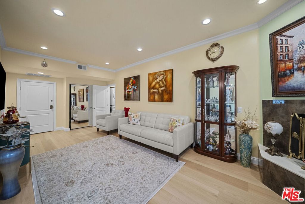 17914 Magnolia Boulevard 130