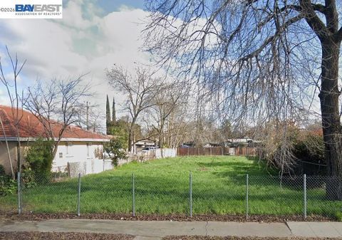 Photo of 1444 S American St St, Stockton, CA 95206 (MLS # 41132858)