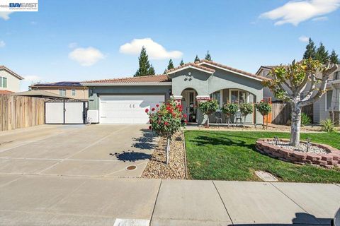 Photo of 469 Monte Oro St St, Manteca, CA 95337 (MLS # 41129529)