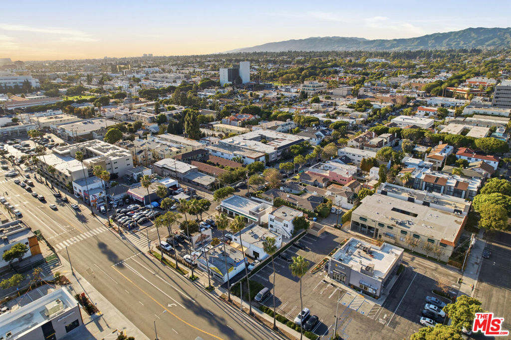 2709 Santa Monica Boulevard