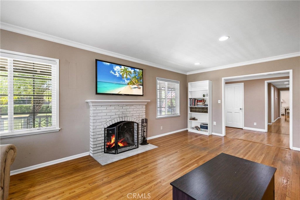 1691 S Santa Anita