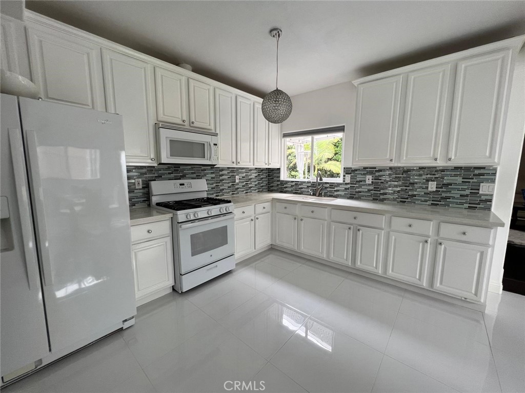 3922 W 147th