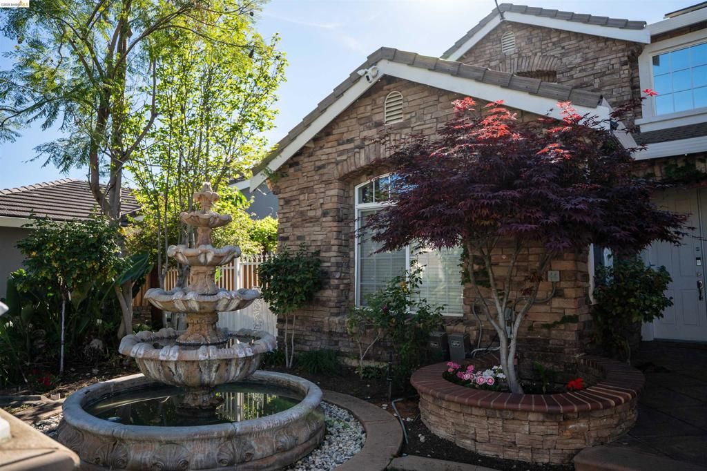 Photo of 5230 E Henderson CT Ct, Antioch, CA 94531 (MLS # 41128848)