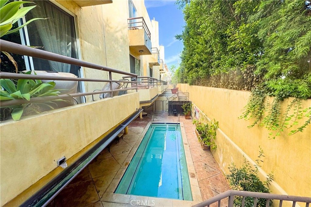 Photo of 4128 Whitsett #101, Studio City, CA 91604 (MLS # SR26051250)