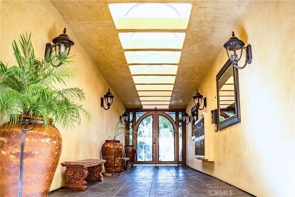 Photo of 4128 Whitsett #101, Studio City, CA 91604 (MLS # SR26051250)