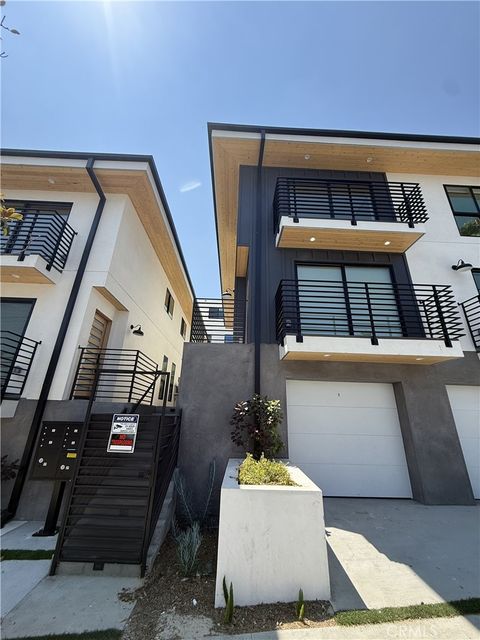 Photo of 4454 Clinton Street #1/2, Los Angeles, CA 90004 (MLS # SR25162028)