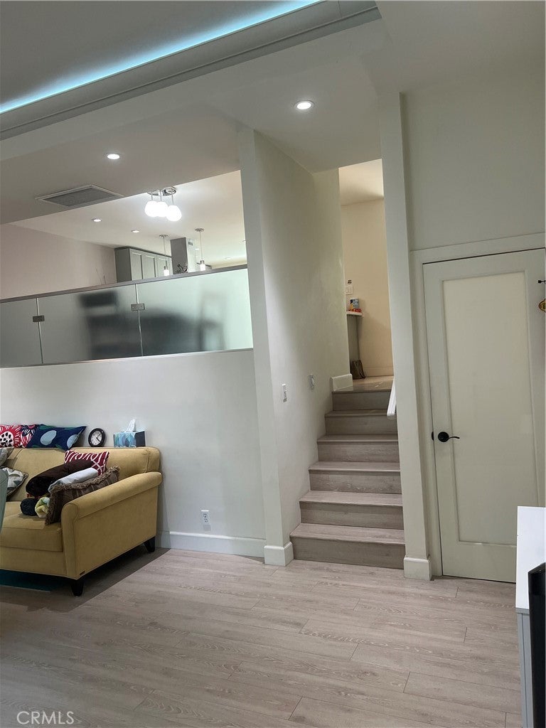 9575 Broadway 7