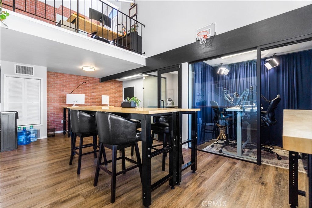 2734 E Broadway 8