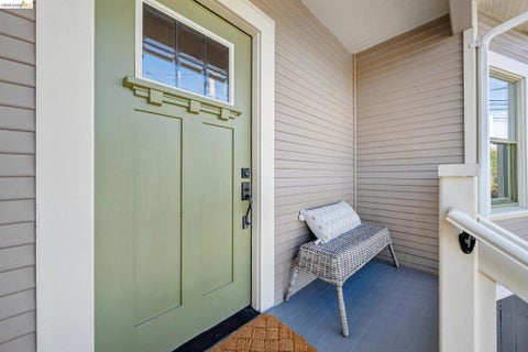 Photo of 5933 Fremont St, Oakland, CA 94608 (MLS # 41148434)