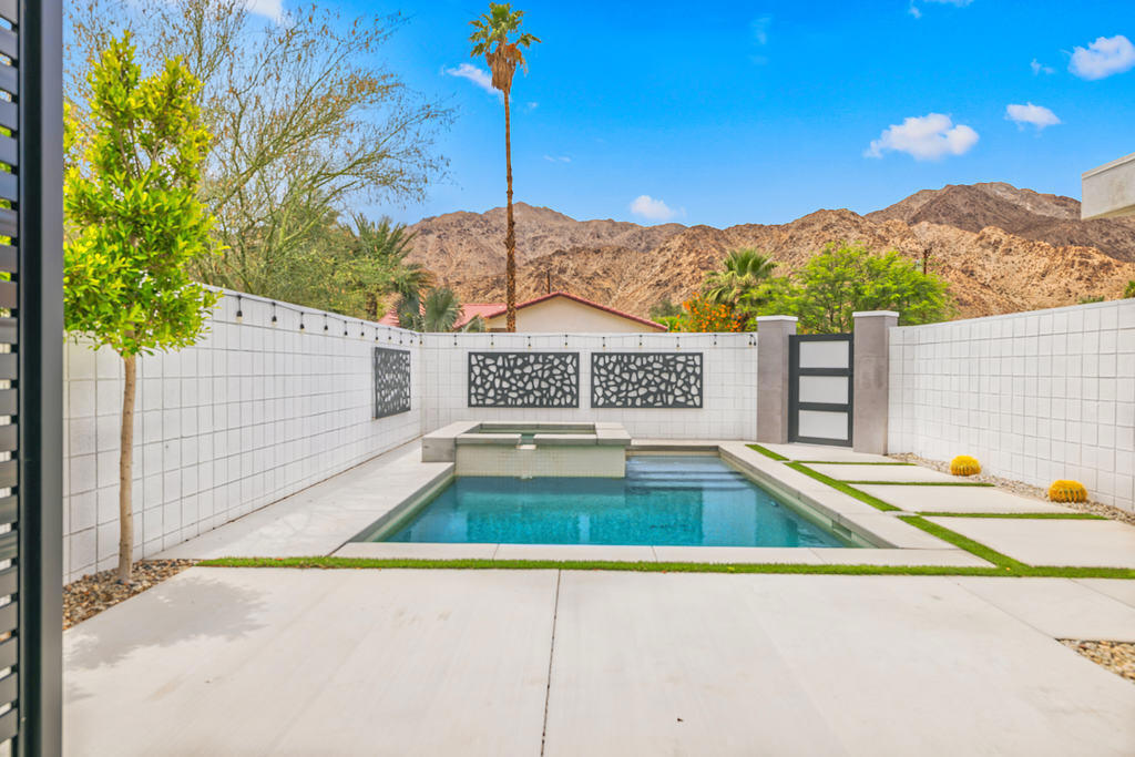 54470 Avenida Diaz