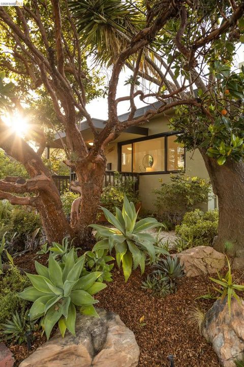 Photo of 1250 Ocean Ave, Emeryville, CA 94608 (MLS # 41131033)