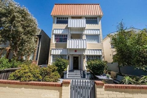 Photo of 30 Dudley Ave #12, Venice, CA 90291 (MLS # SB25251037)