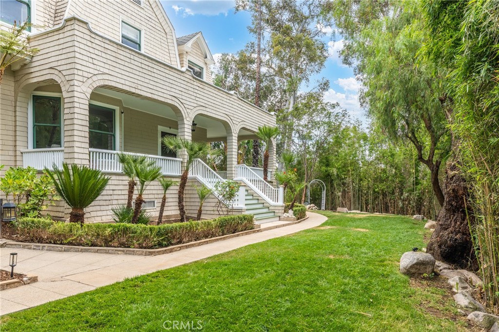16 Campbell Avenue