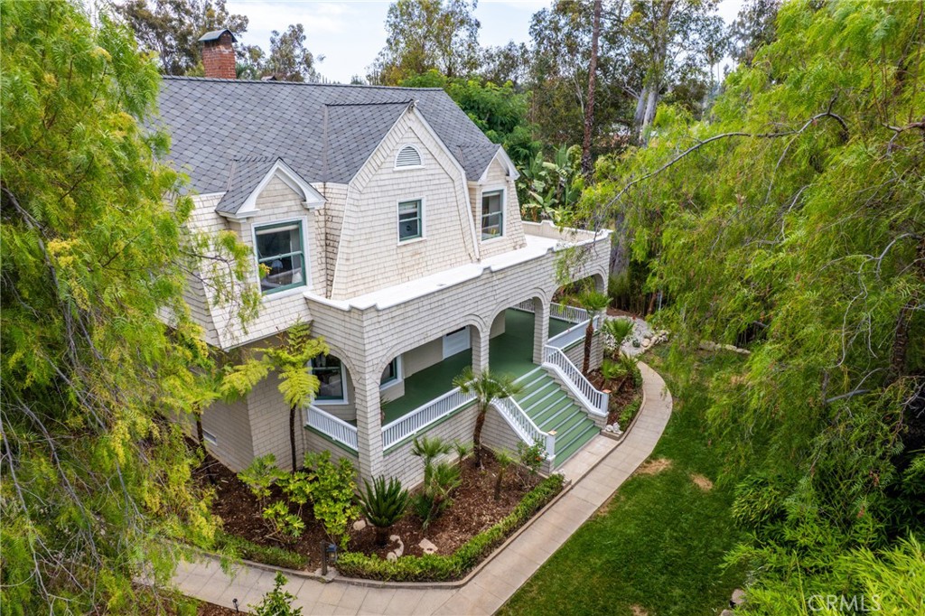 16 Campbell Avenue
