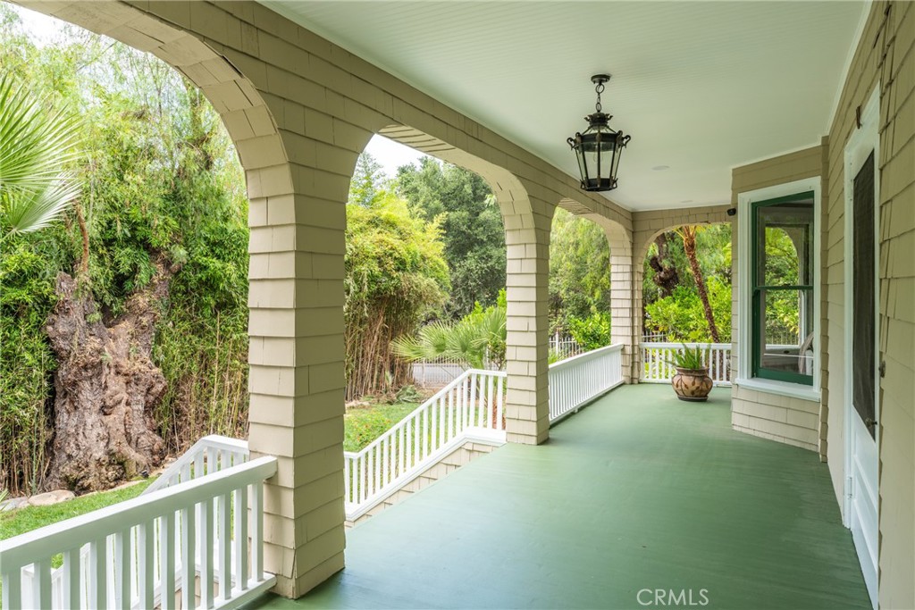 16 Campbell Avenue