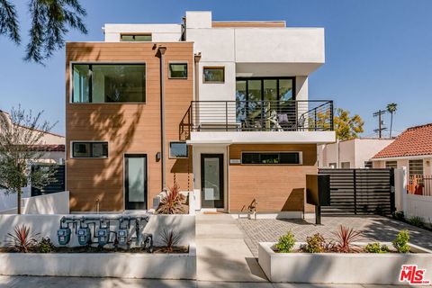 Photo of 836 N Mccadden Place, Los Angeles, CA 90038 (MLS # 26827035)