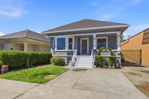 Photo of 879 W San Carlos Street, San Jose, CA 95126 (MLS # ML82045776)