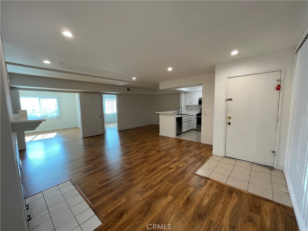 Beautiful and spacious condo in Tujunga, offering over 1,500 sq. ft. of living space with 4 bedrooms (The 4th bedroom can be used as a den, office, or formal dining room) and 3 bathrooms. This well-maintained home features central air, a bright and open living room with a cozy fireplace, and a stylish kitchen equipped with a stove and dishwasher. Enjoy the convenience of in-unit laundry, with a washer and dryer included in the sale. Recent upgrades include new windows and a brand-new air conditioning system throughout. The unit also comes with tandem parking for two cars. Don't miss this great opportunity!