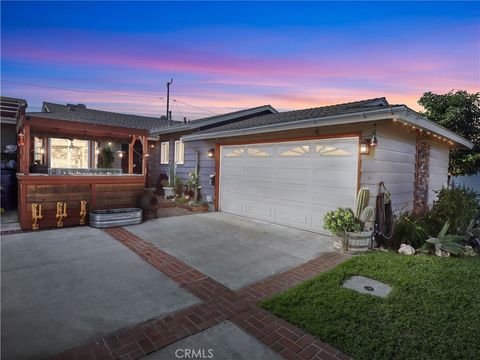 Photo of 2425 Heather Avenue, Long Beach, CA 90815 (MLS # SW25254056)