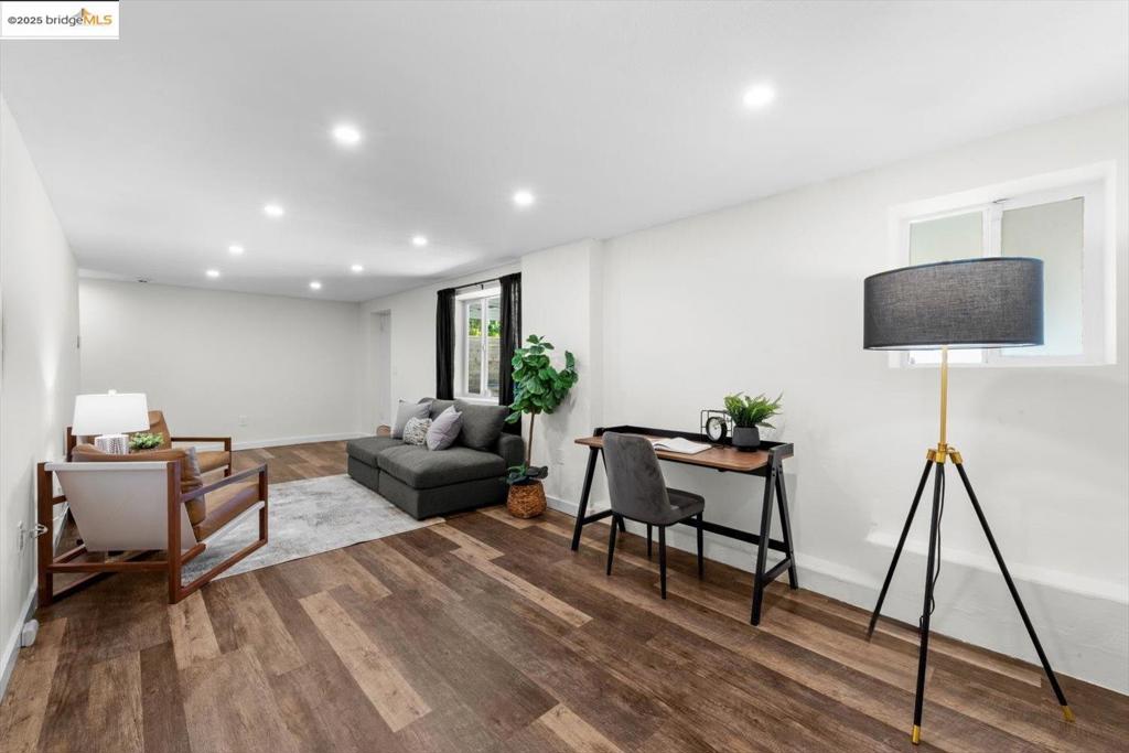 REDWOOD HEIGHTS - Residential