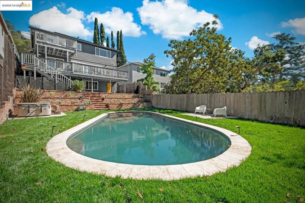 REDWOOD HEIGHTS - Residential