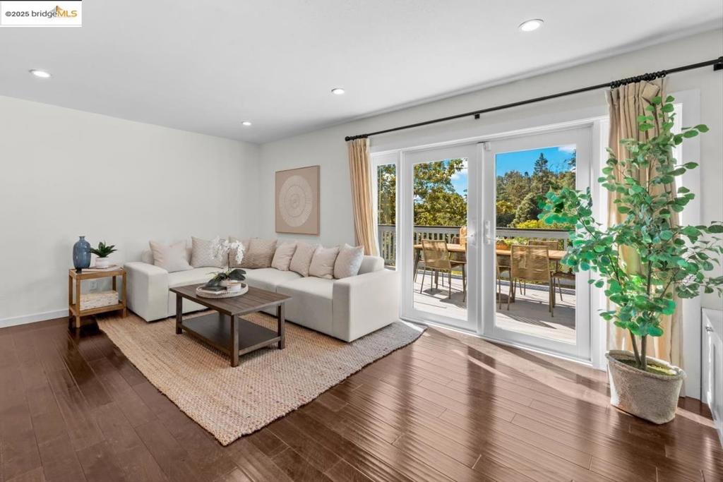 REDWOOD HEIGHTS - Residential