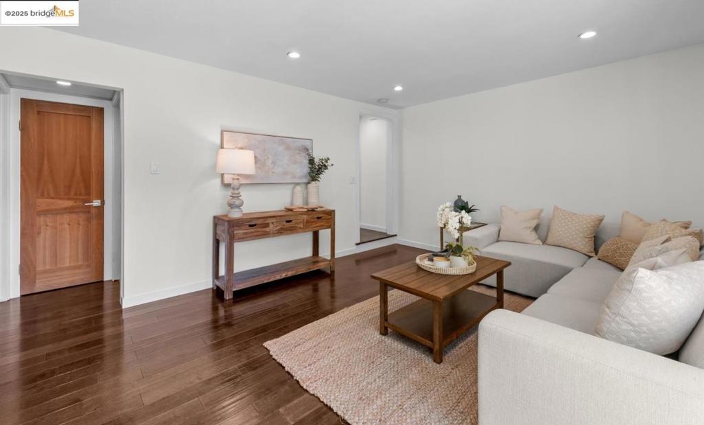 REDWOOD HEIGHTS - Residential