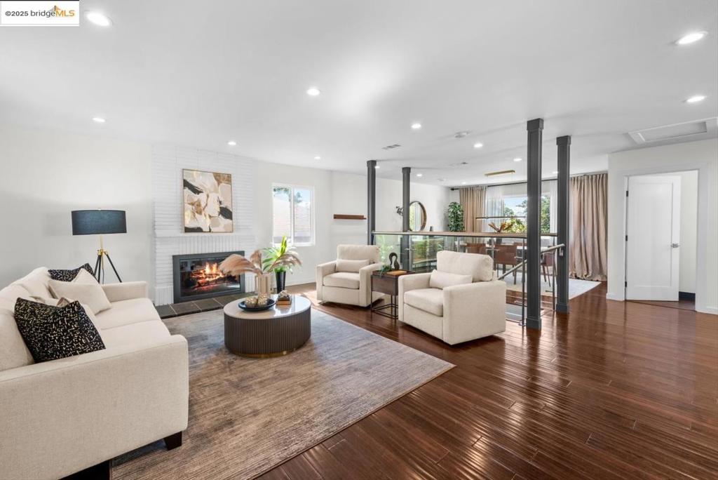REDWOOD HEIGHTS - Residential