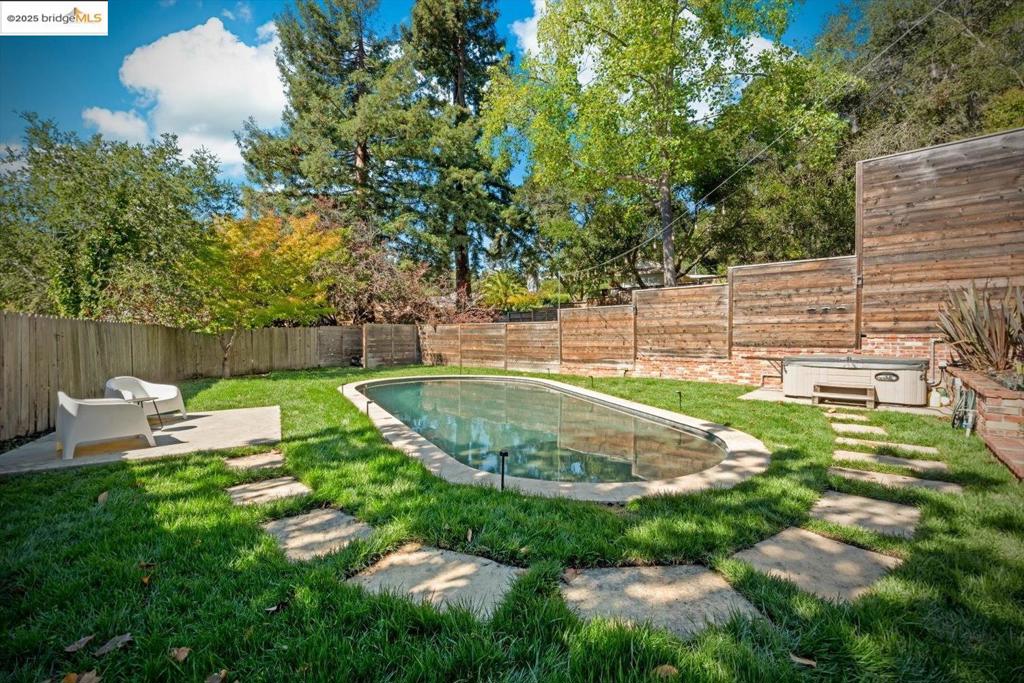 REDWOOD HEIGHTS - Residential