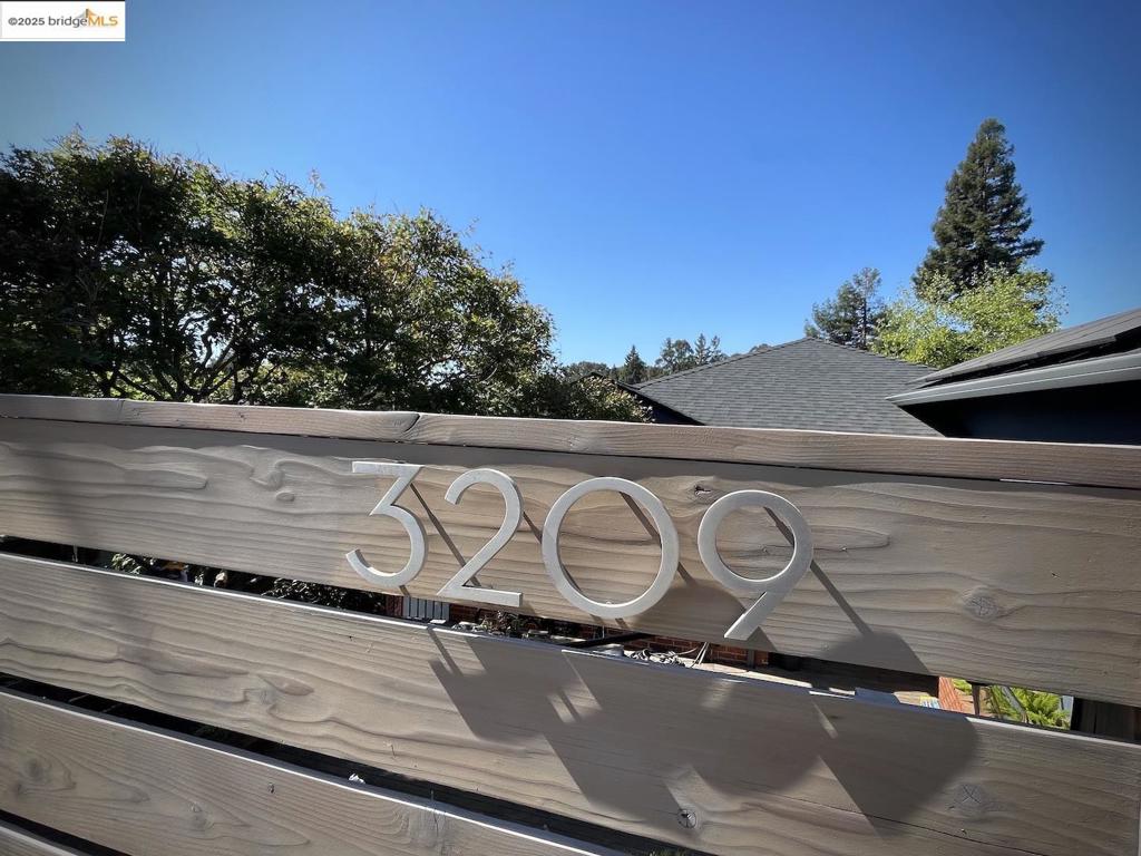 REDWOOD HEIGHTS - Residential