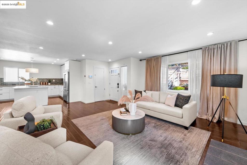 REDWOOD HEIGHTS - Residential