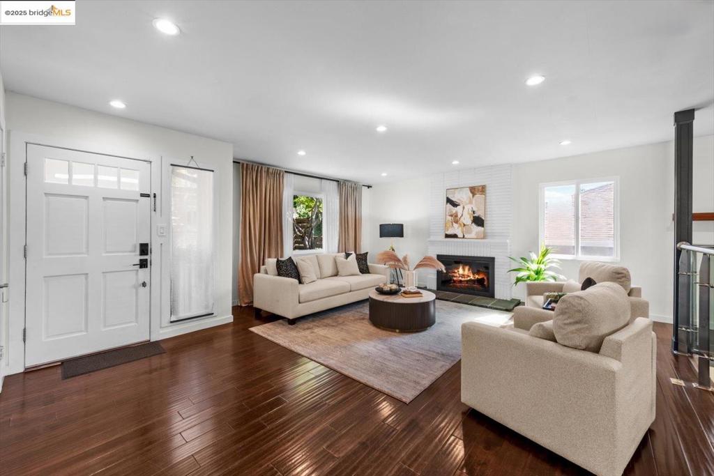 REDWOOD HEIGHTS - Residential