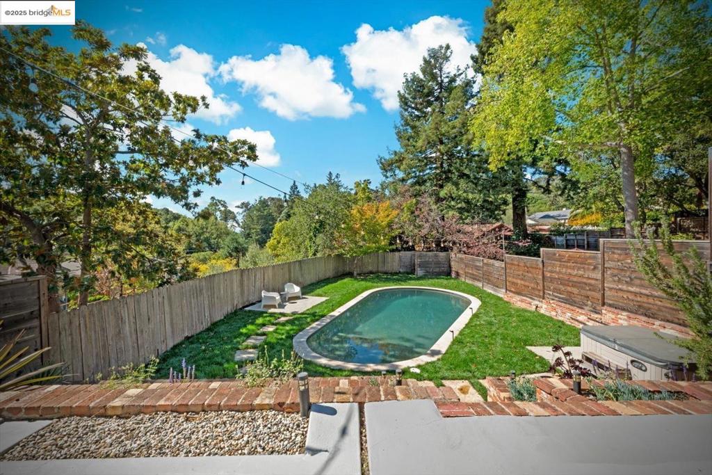 REDWOOD HEIGHTS - Residential
