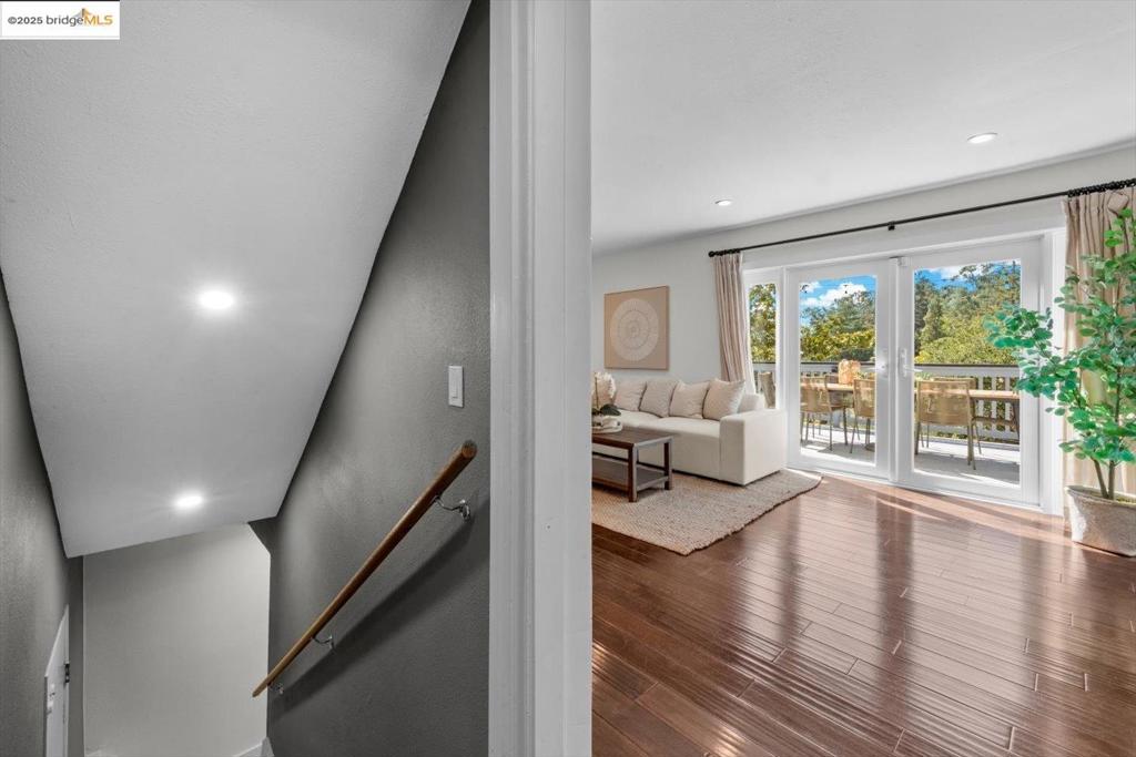 REDWOOD HEIGHTS - Residential