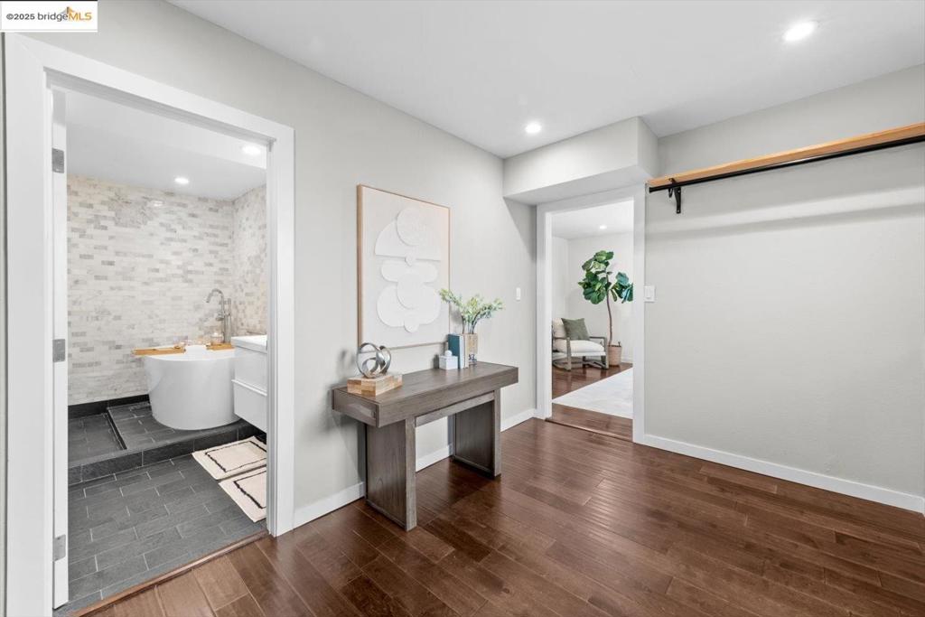 REDWOOD HEIGHTS - Residential
