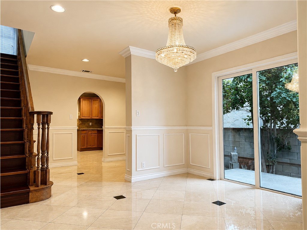 1604 S Monterey
