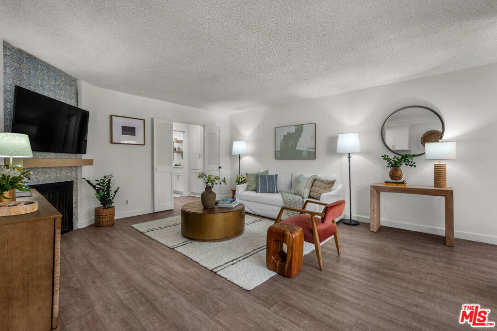914 Lincoln Boulevard 202