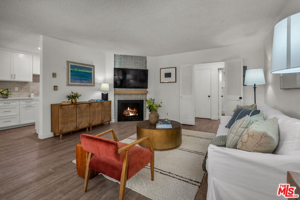 Photo of 914 Lincoln Boulevard #202, Santa Monica, CA 90403 (MLS # 26986271)