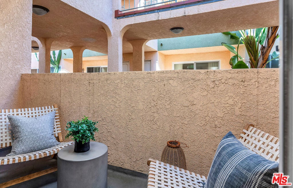 914 Lincoln Boulevard 202