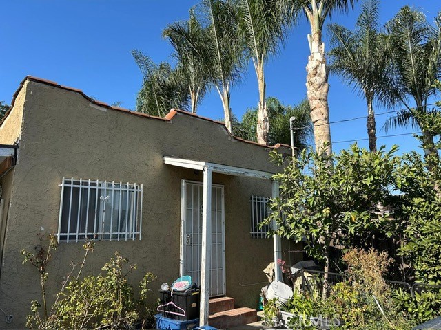 Charming 1-Bedroom, 1-Bath home is perfect for first-time buyers, downsizers, or investors! Ideally located near schools, beautiful parks, shopping centers and major freeways, making your daily commute and errands a breeze. Great opportunity with tons of potential! Don't miss out on this gem. Schedule your private tour today!