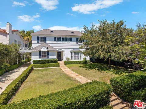 Photo of 1063 Selby Avenue, Los Angeles, CA 90024 (MLS # 26847757)