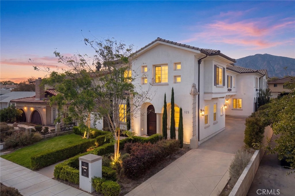 121 Bonita Street