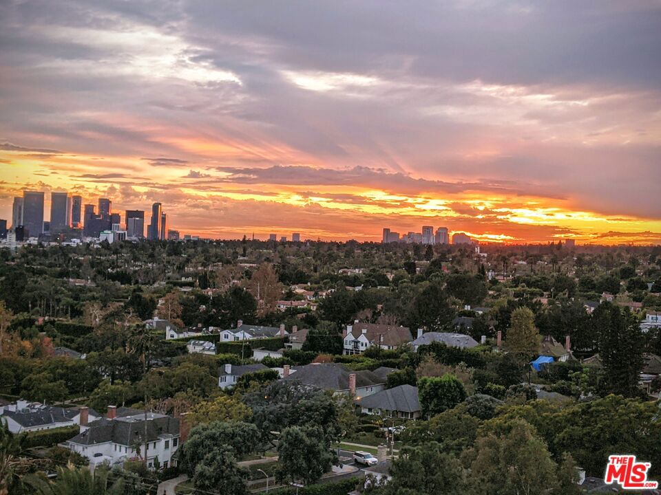 838 N Doheny Drive 1202