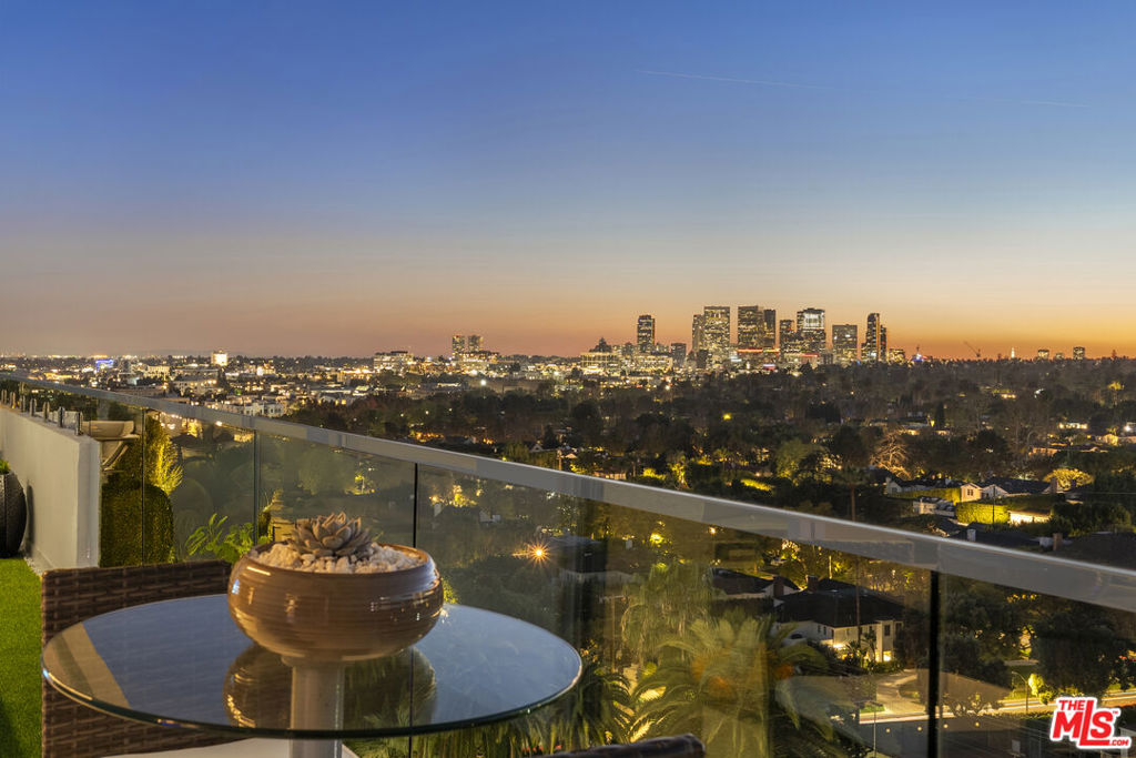 838 N Doheny Drive 1202